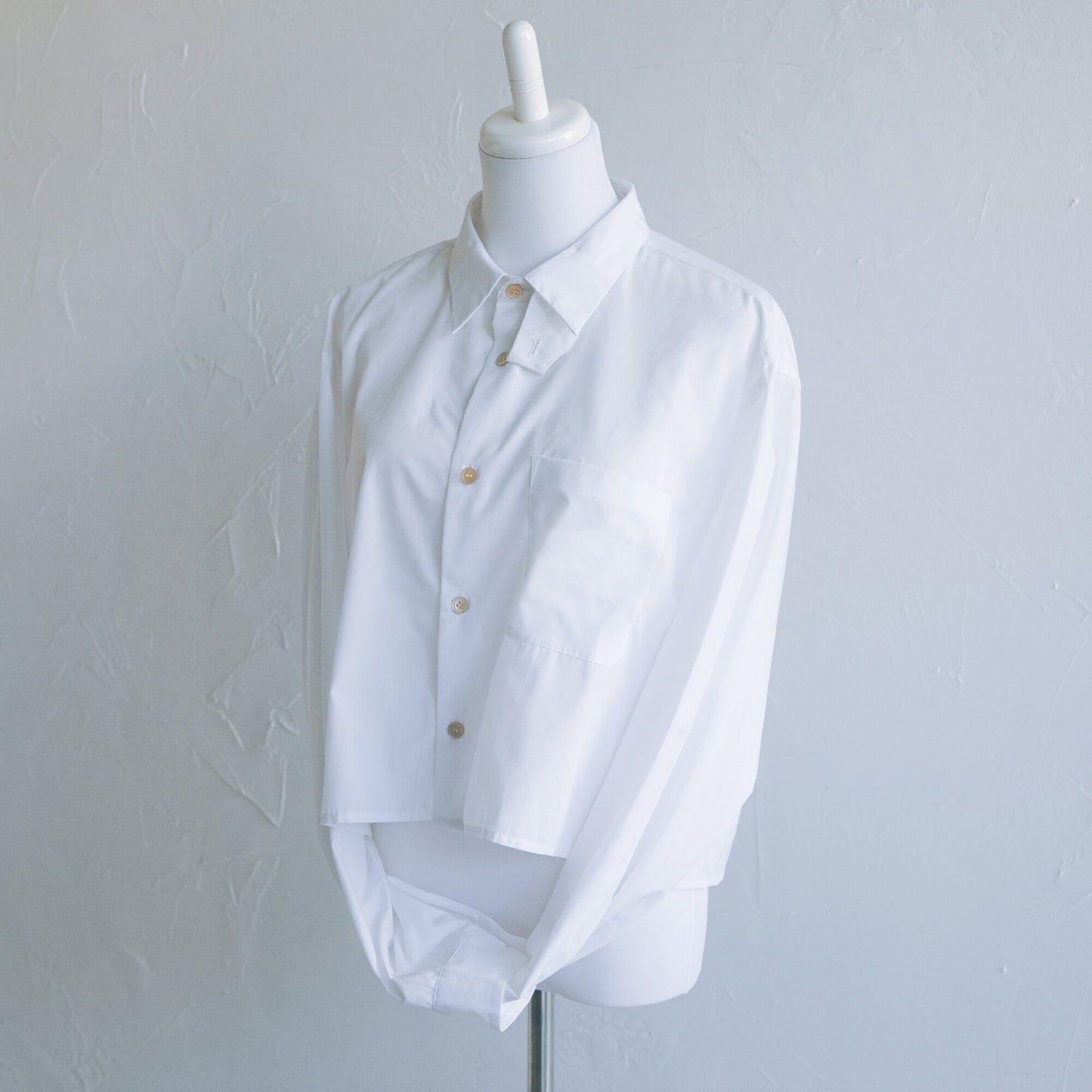 L'essentiel est - Chin Strap Clopped Shirt