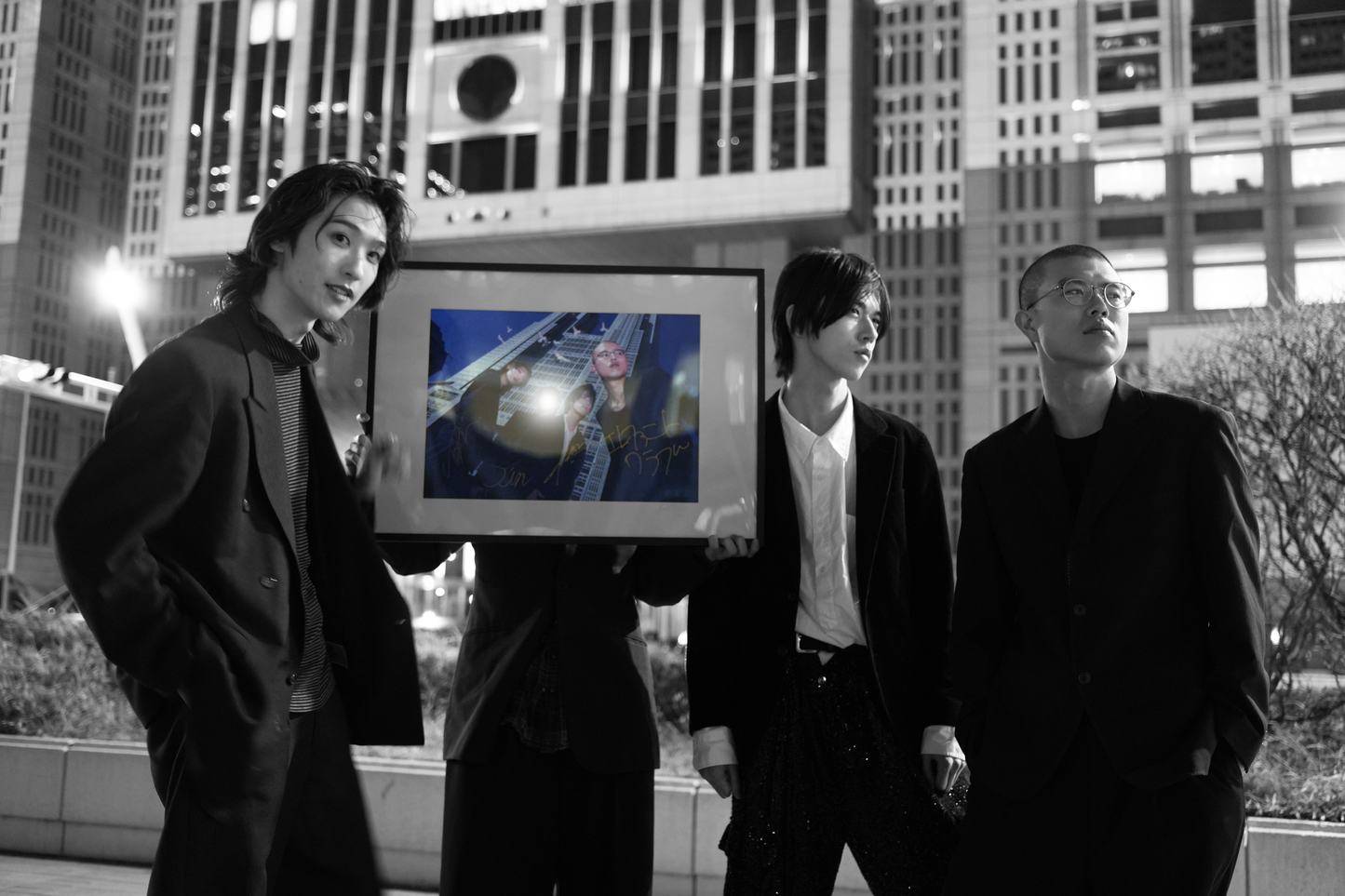 Signed Official Photo Poster（B3）≪数量限定≫