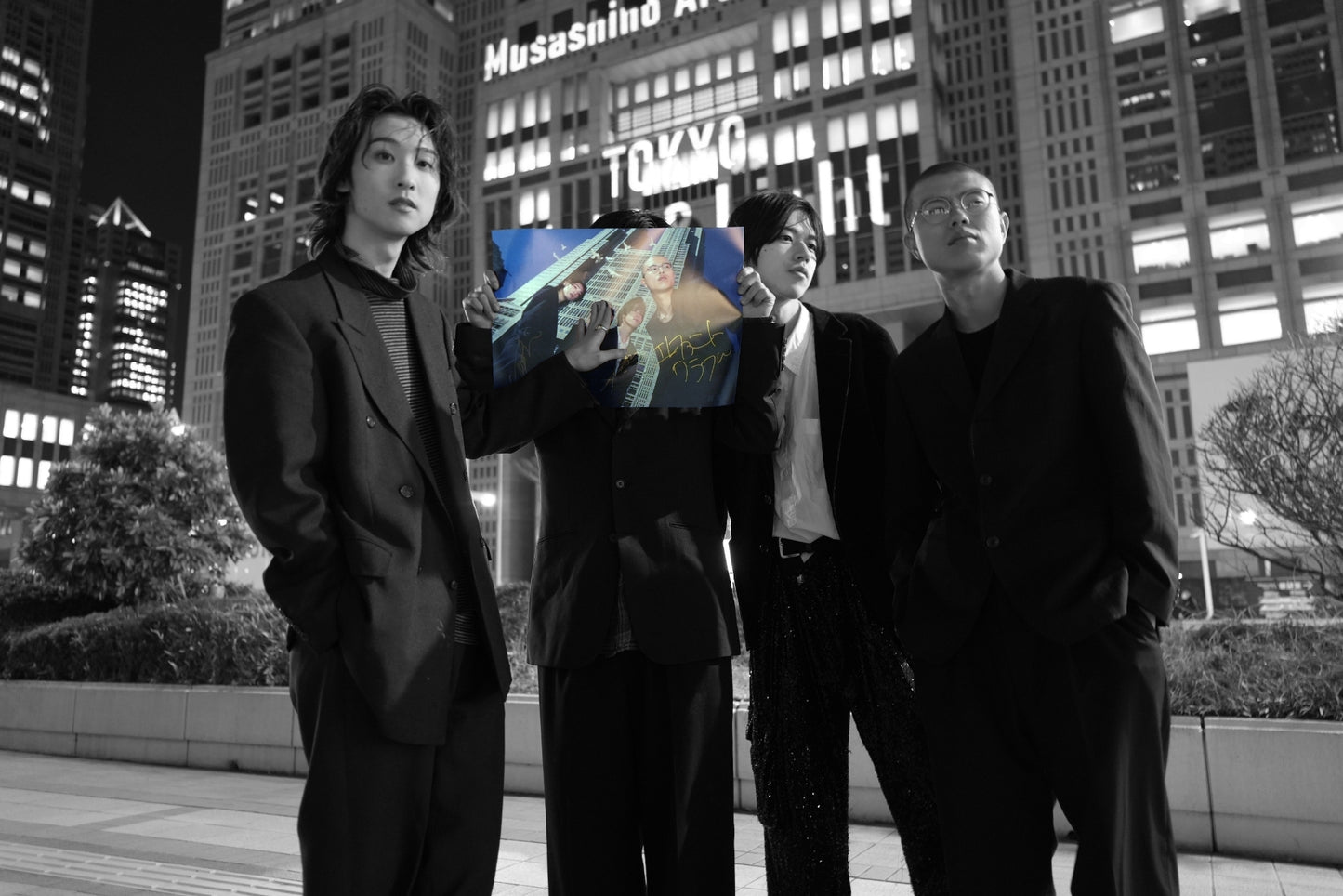 Signed Official Photo Poster（B3）≪数量限定≫