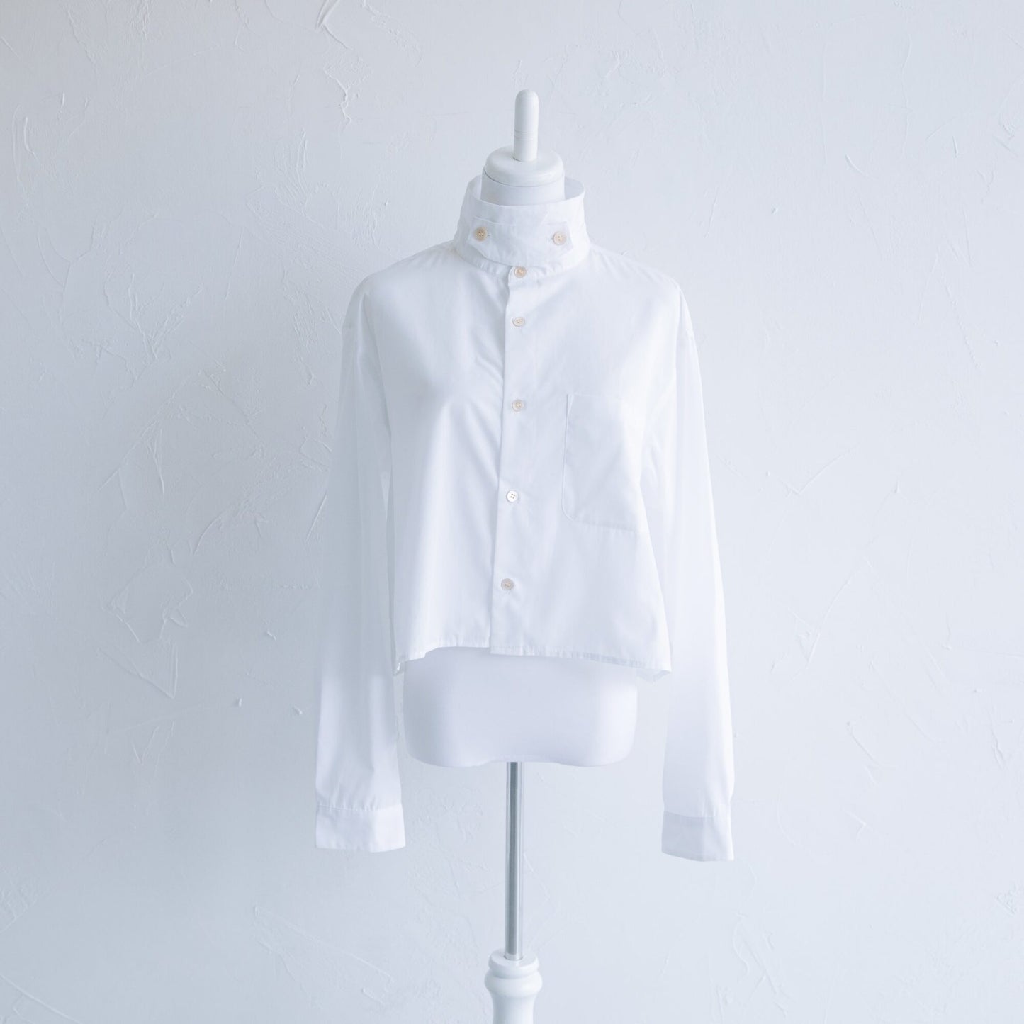 L'essentiel est - Chin Strap Clopped Shirt