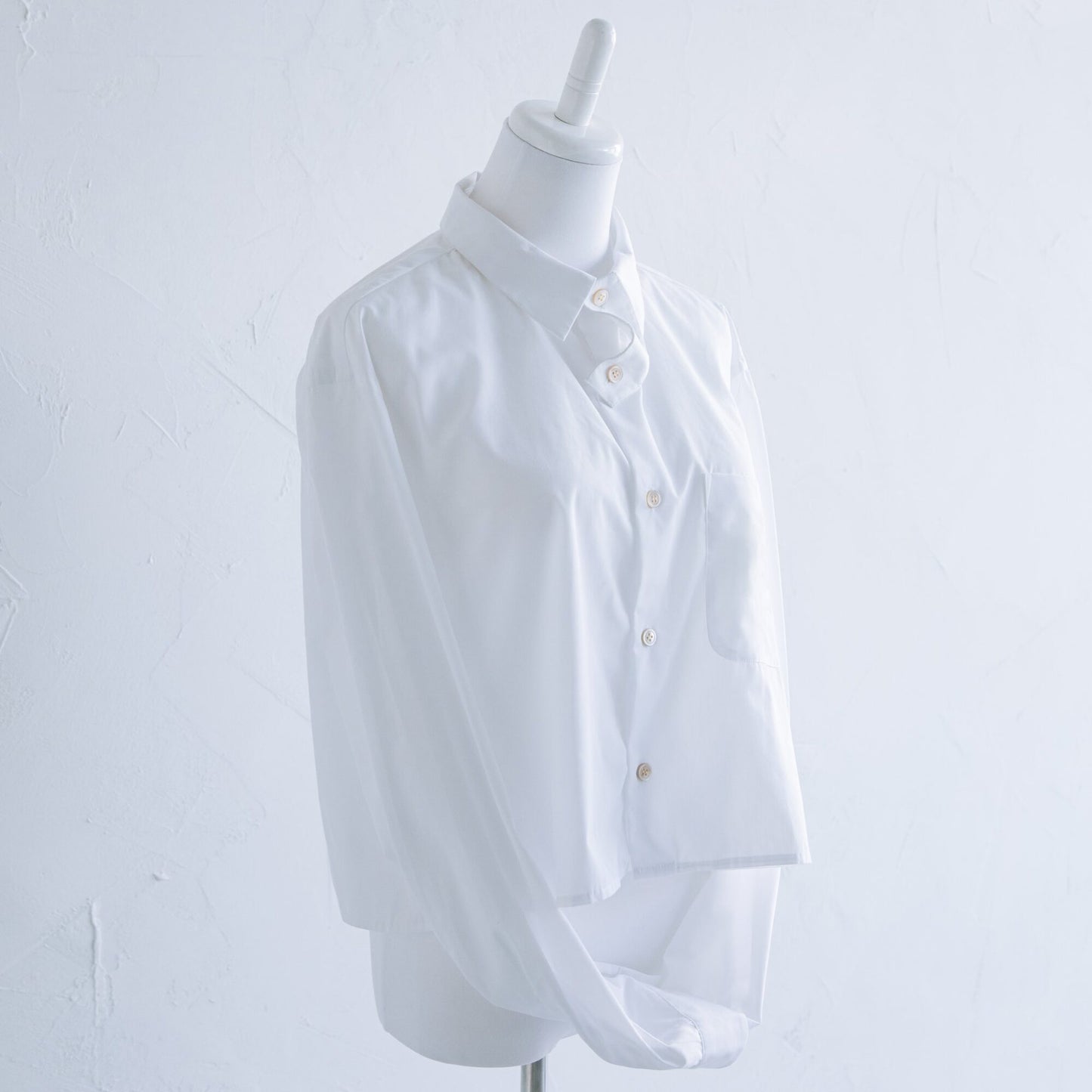 L'essentiel est - Chin Strap Clopped Shirt